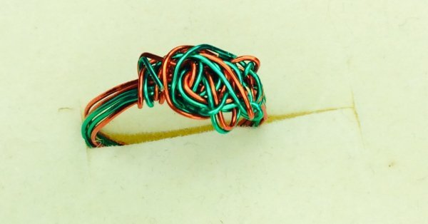 Artistic wire ring